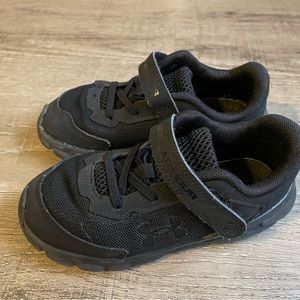 Under Armour toddler boy sneakers size 10